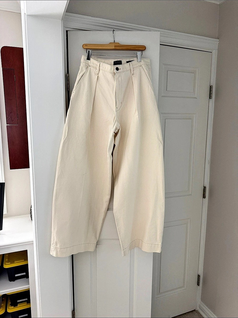 Banana Republic The Barrel Pant Wide Leg Pants in Cream